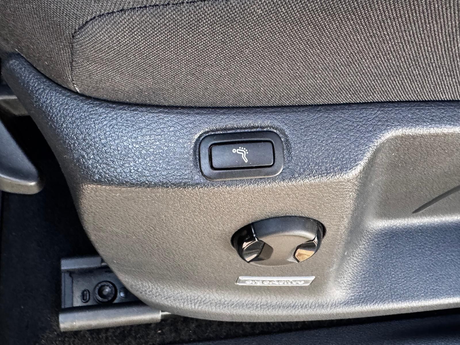 Fahrzeugabbildung Volkswagen Touran Highline 1.5 TSI EU6d-T OPF R-Line Pano