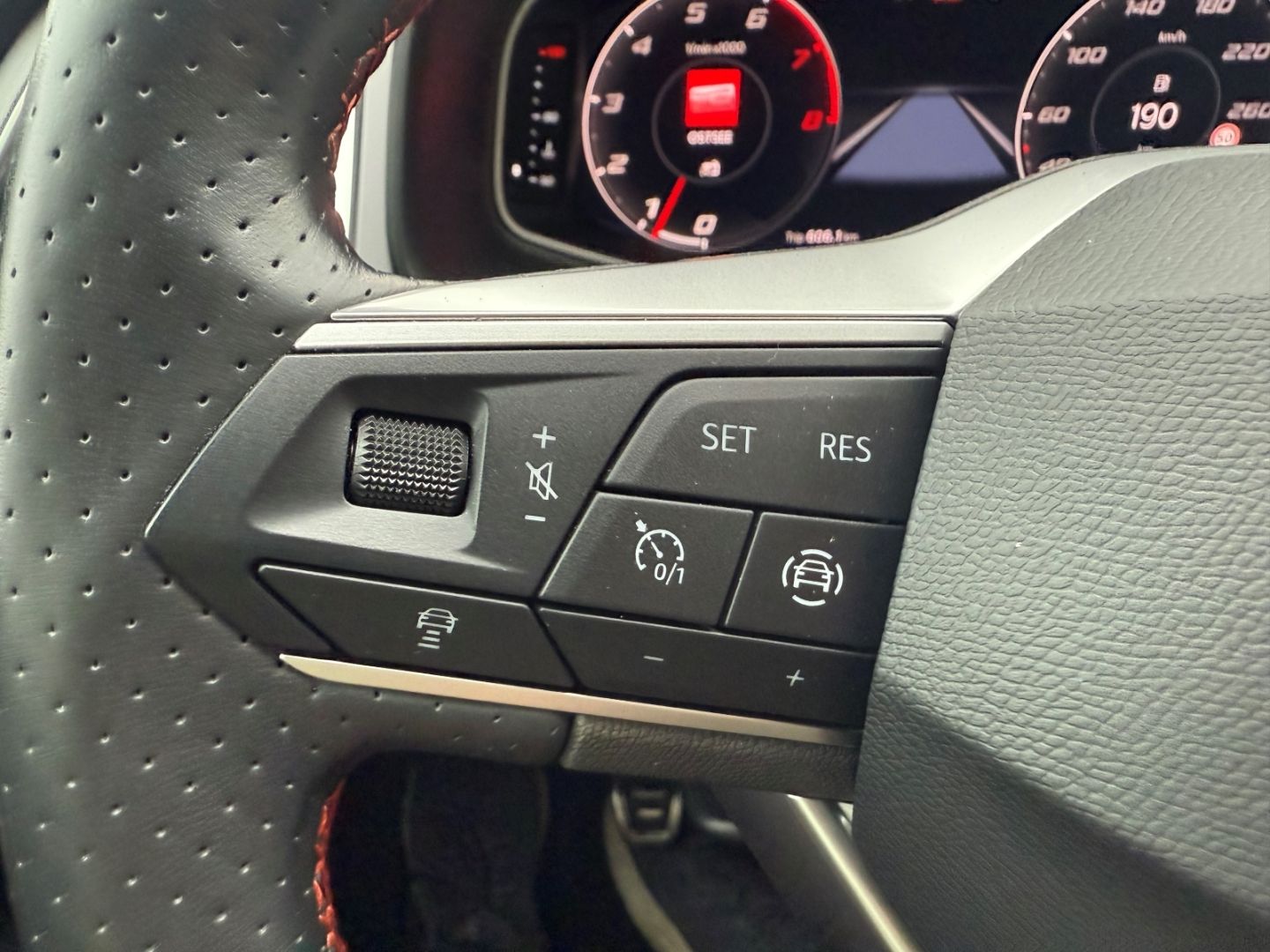 SEAT Ateca FR AHK-klappbar Navi Digitales Cockpit LED - Image 16