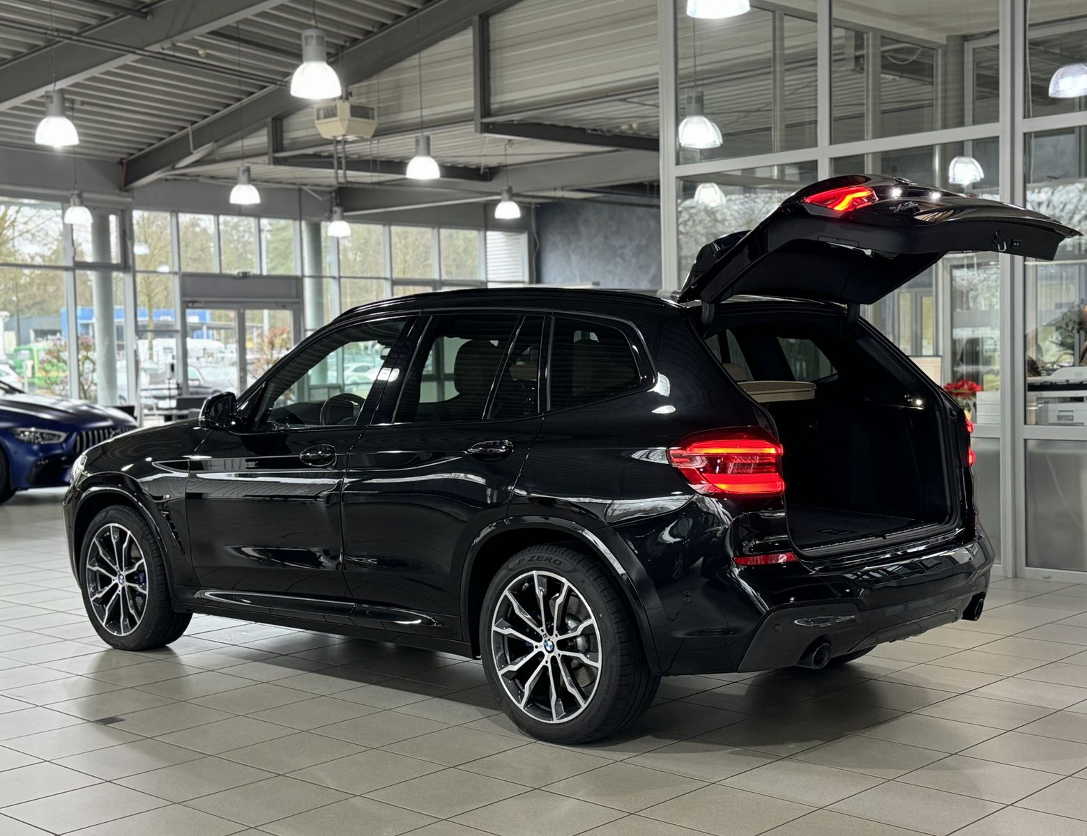 Fahrzeugabbildung BMW X3 xD30d M Sport Panorama Kamera HUD HiFi DisplK