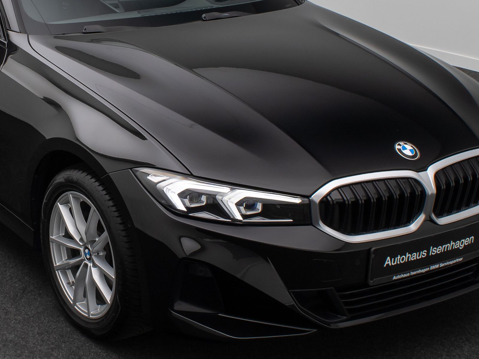 Fahrzeugabbildung BMW 318i GeschwindigReg HUD DAB Kamera LED Sport