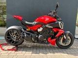 Ducati Diavel V4 RED Custom inklusive Lieferung - DUCATI MOTORRAD