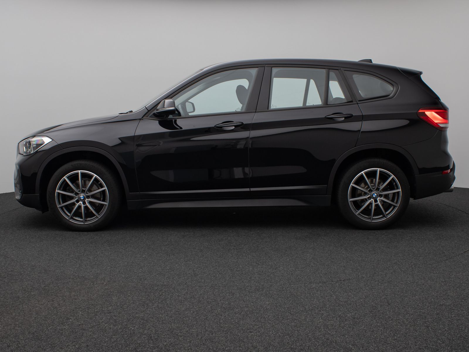 Fahrzeugabbildung BMW X1 sD18i Parkassistent DAB Sportsitz LED 18Zoll