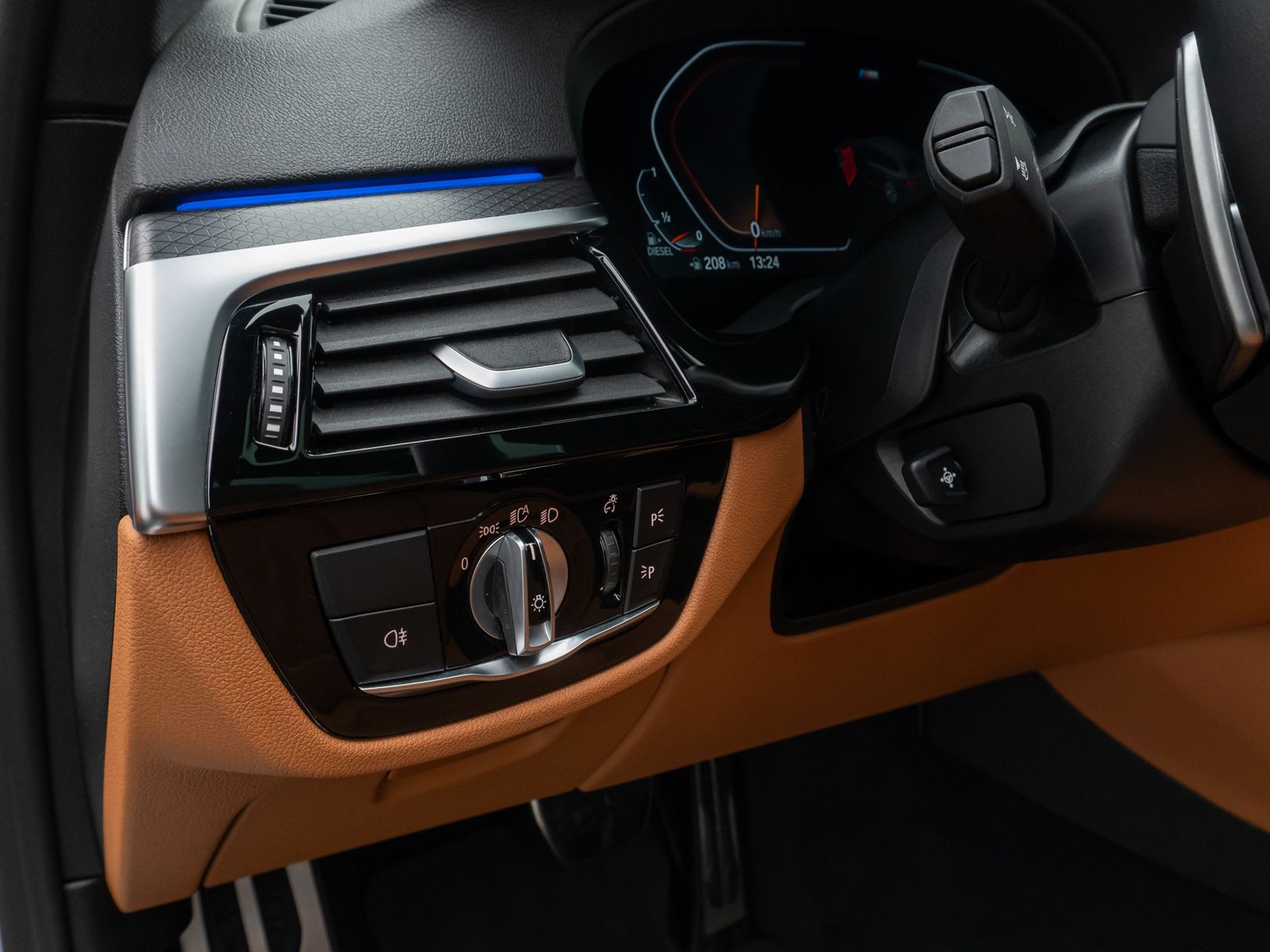 Fahrzeugabbildung BMW 530d M Sport Kamera DAB Memory ACC H/K Panorama
