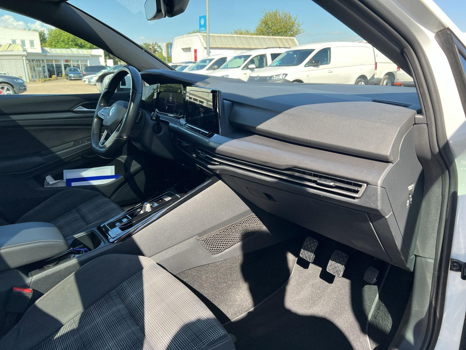 Volkswagen Golf VIII GTD DCC MATRIX APP KAMERA PANO 19", миниатюра 13