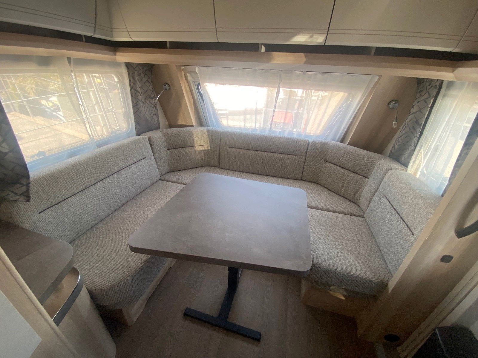 Fahrzeugabbildung Hobby De Luxe 460 LU *1.500Kg*Einzelbetten*Tageszul.