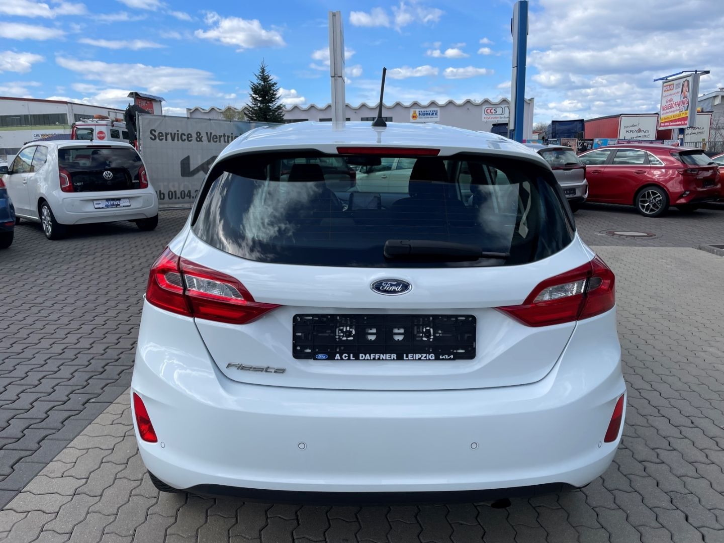 Fahrzeugabbildung Ford Fiesta Spurhalteass PDC SHZ Tempomat Bluetooth