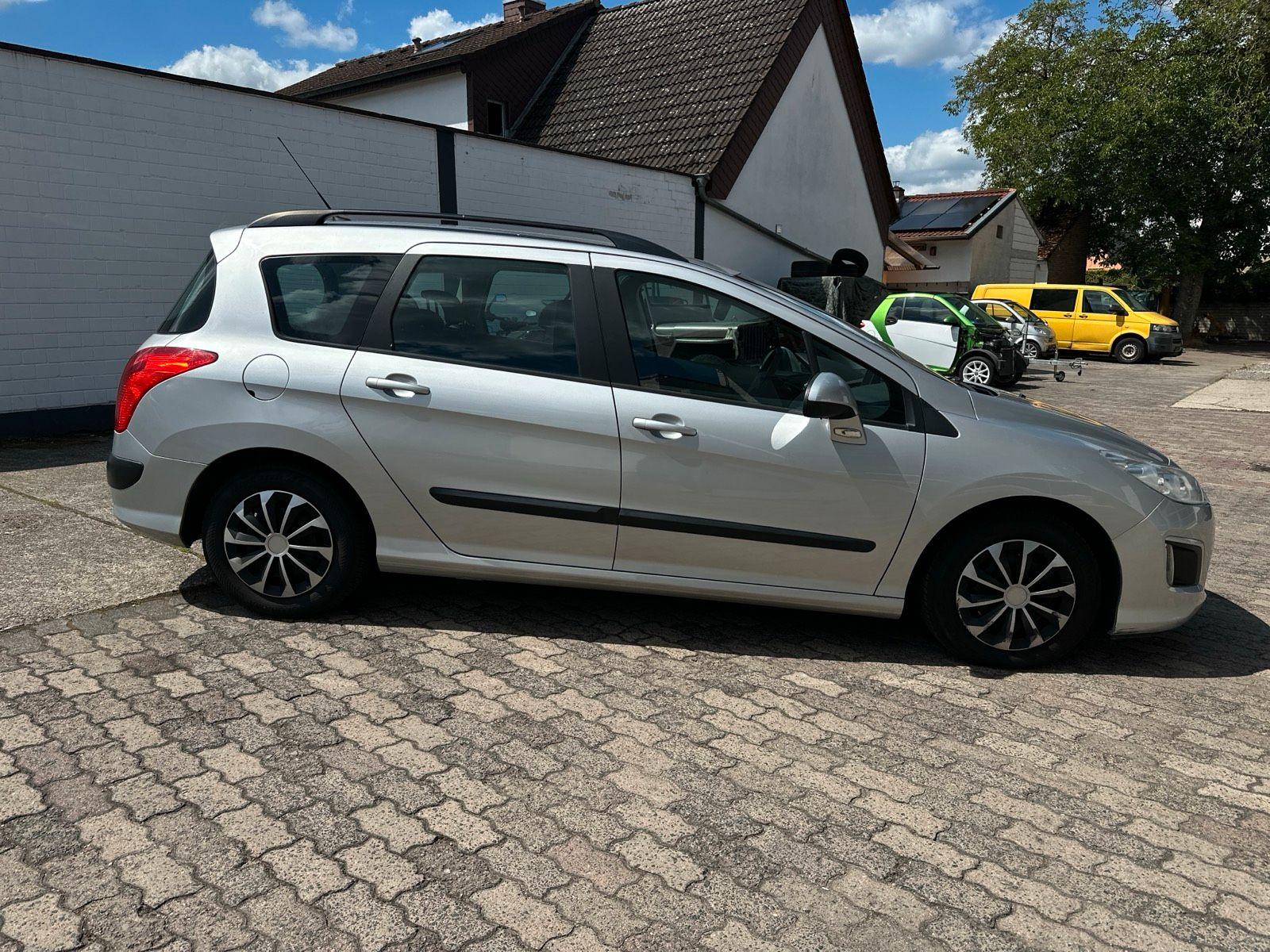 Peugeot 308 2012 — engine 111 HP (82kW)