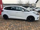 Kia Carens Edition 7 * 1.6 135 PS Tüv neu - weiße Kia Carens