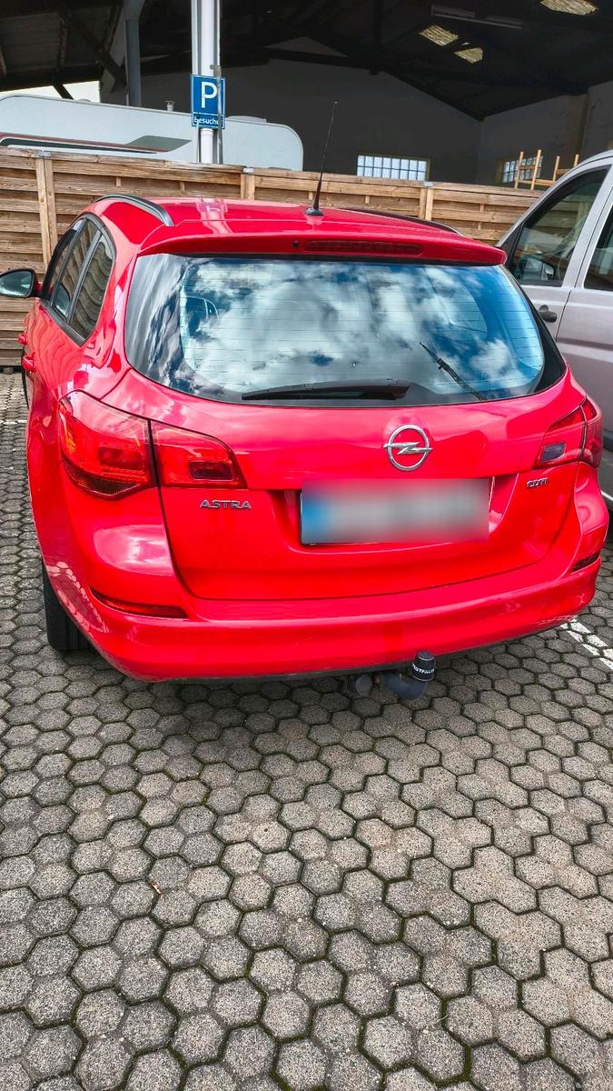 Opel Astra 2012 — photo 10
