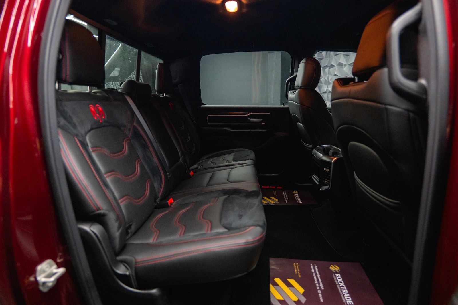 Fahrzeugabbildung Dodge RAM 5.7 V8 HEMI 4x4 OFFROAD NIGHT-Edition LED