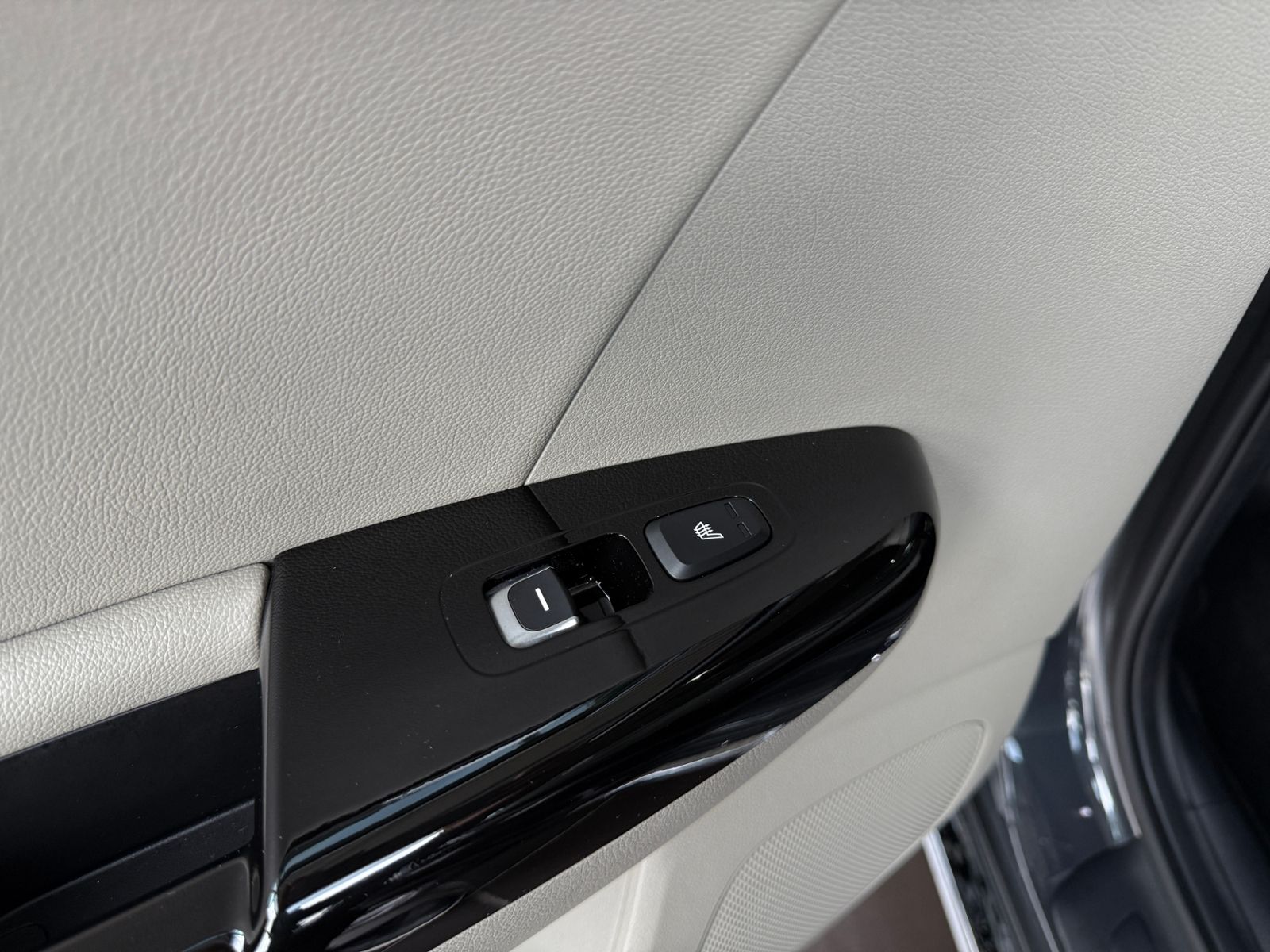 Fahrzeugabbildung Kia Sportage Platinum Edition 4WD PANO LED NAVI