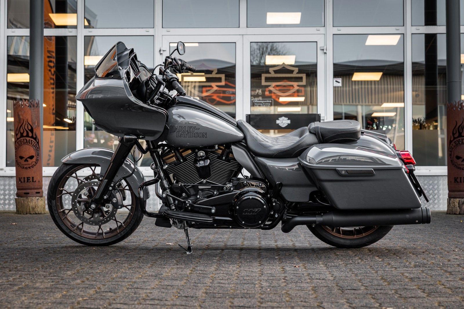 Fahrzeugabbildung Harley-Davidson FLTRXST Road Glide ST - Kesstech -