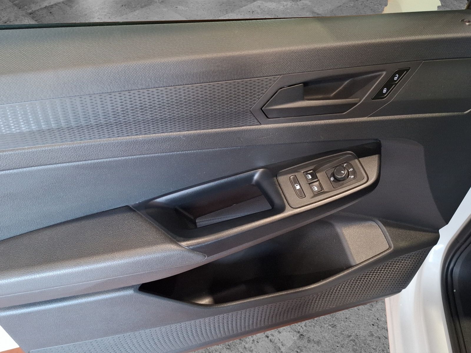 Fahrzeugabbildung Volkswagen Caddy TDI Kasten EcoProfi AHK Navi Klima GRA