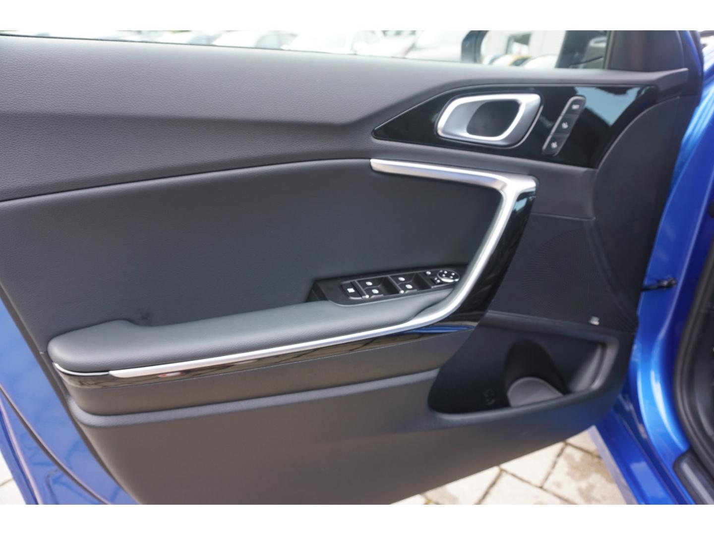 Kia Ceed_sw 1.5T 140 GT Line DCT7 AHK Navi Techn. AC