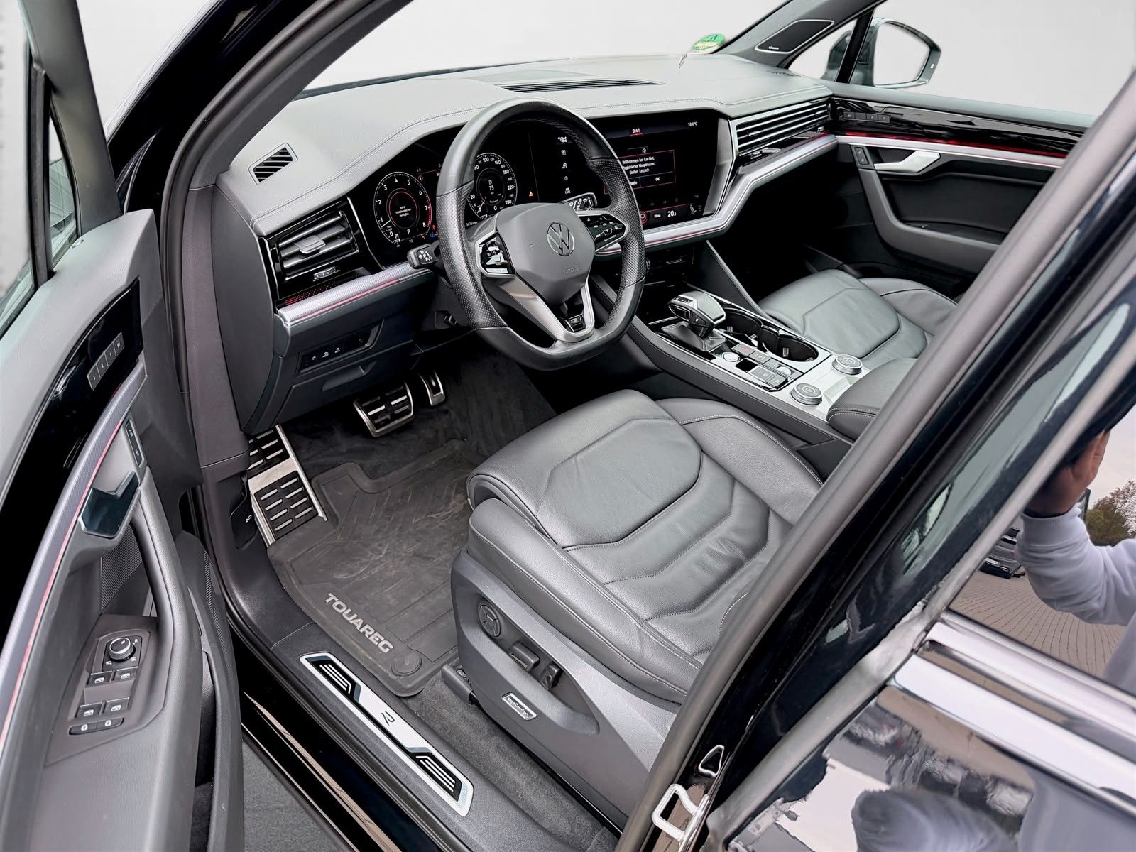 Volkswagen TOUAREG 3.0 TSI R-LINE PANO AHK LUFT 360° MATRIX foto 10