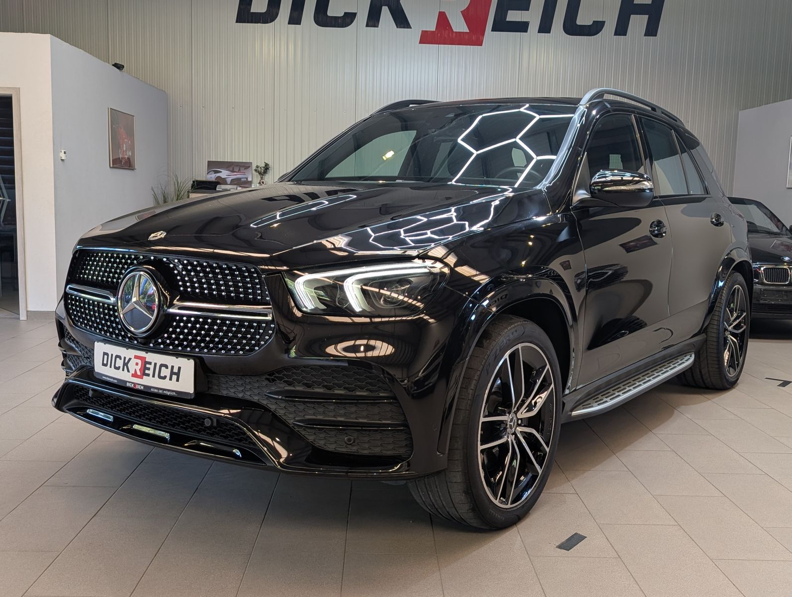 Fahrzeugabbildung Mercedes-Benz GLE 450 AMG 4M*AIRMATIC*LED*BURMESTER*CAM*NIGHT*