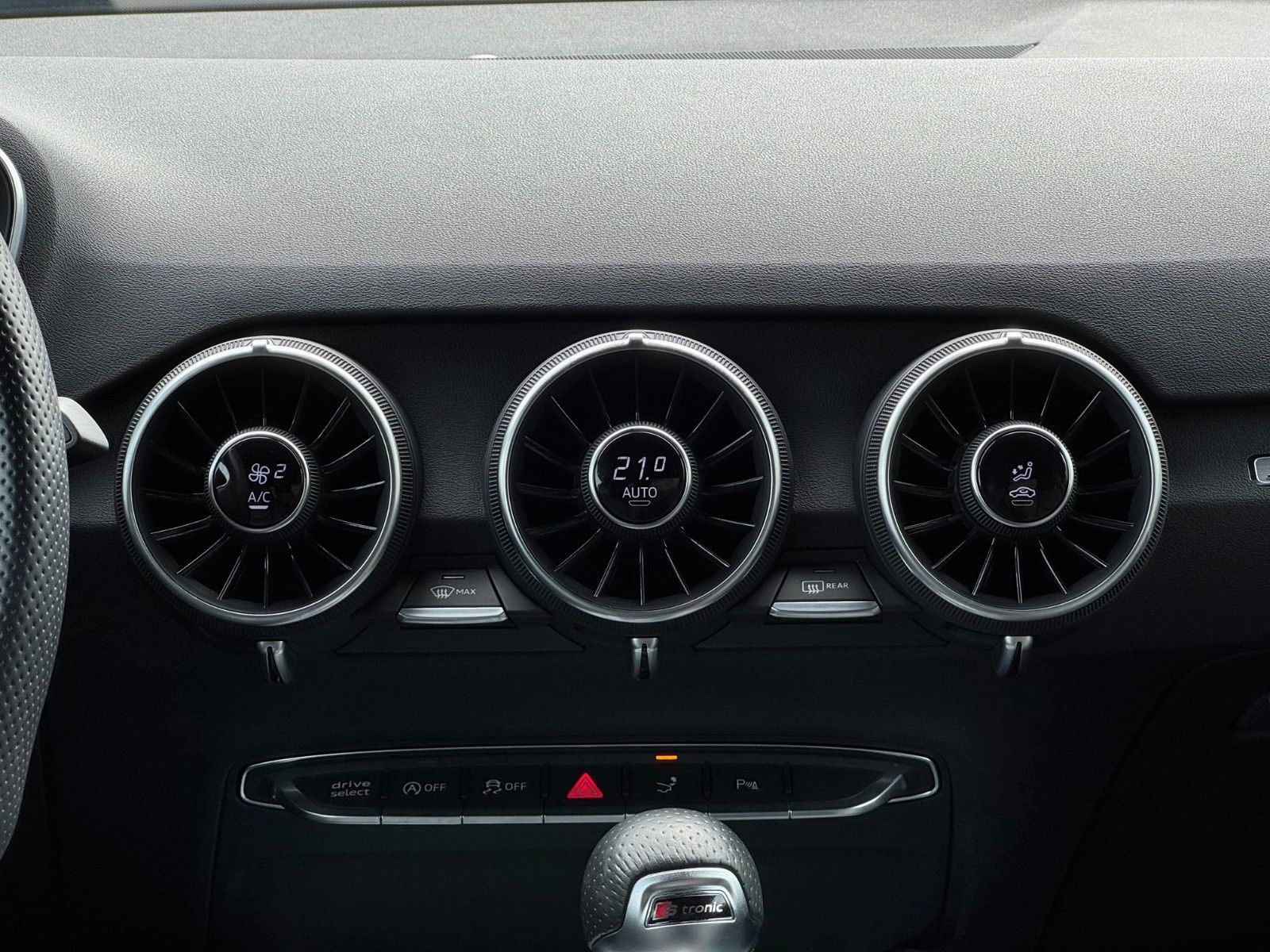 Fahrzeugabbildung Audi TT Coupe 1.8 TFSI S Line B&O CAM Tempomat Leder