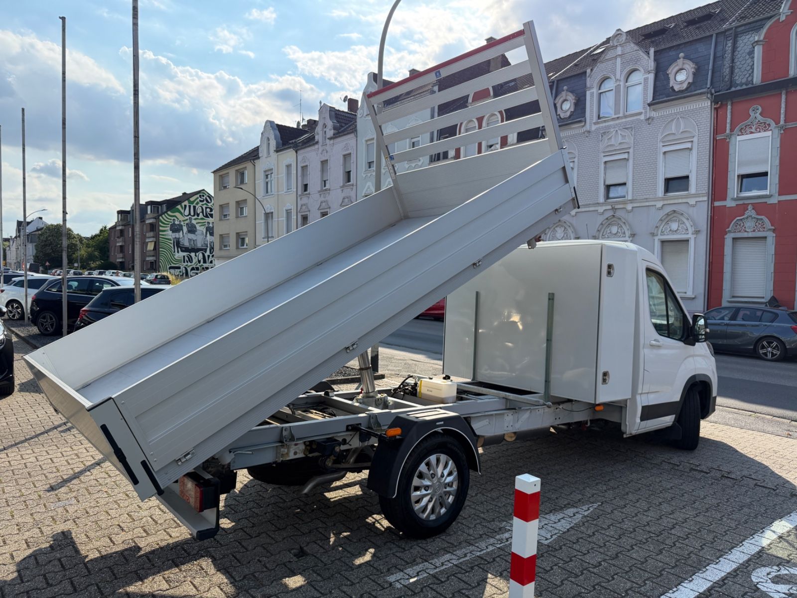 Fahrzeugabbildung Maxus DELIVER9 DREISEITENKIPPER L4 LUXURY LED NEUWAGEN