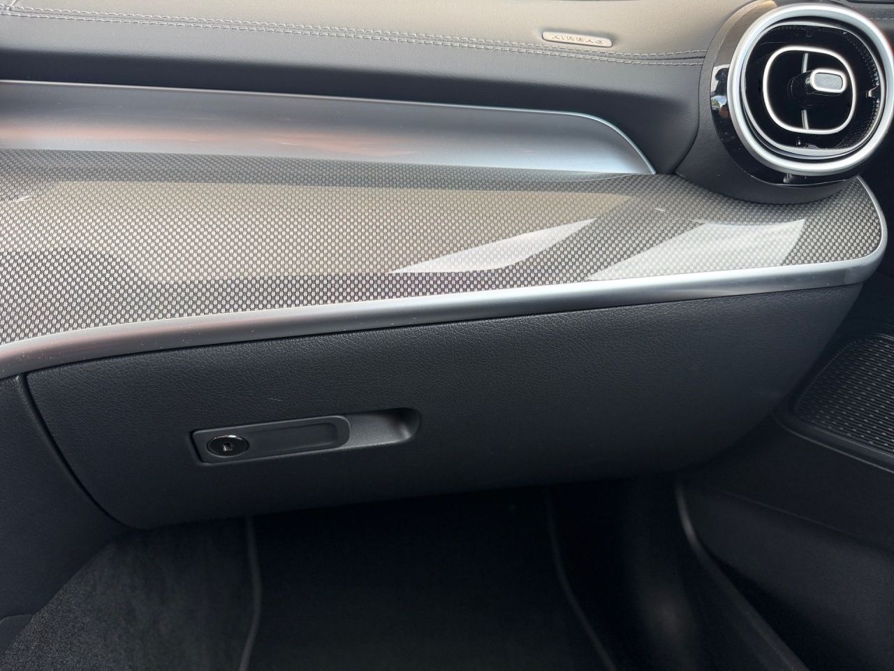 Fahrzeugabbildung Mercedes-Benz C 180 T AMG+NIGHT+KOMFORT-PLUS+LENKRADHEIZ+19''+