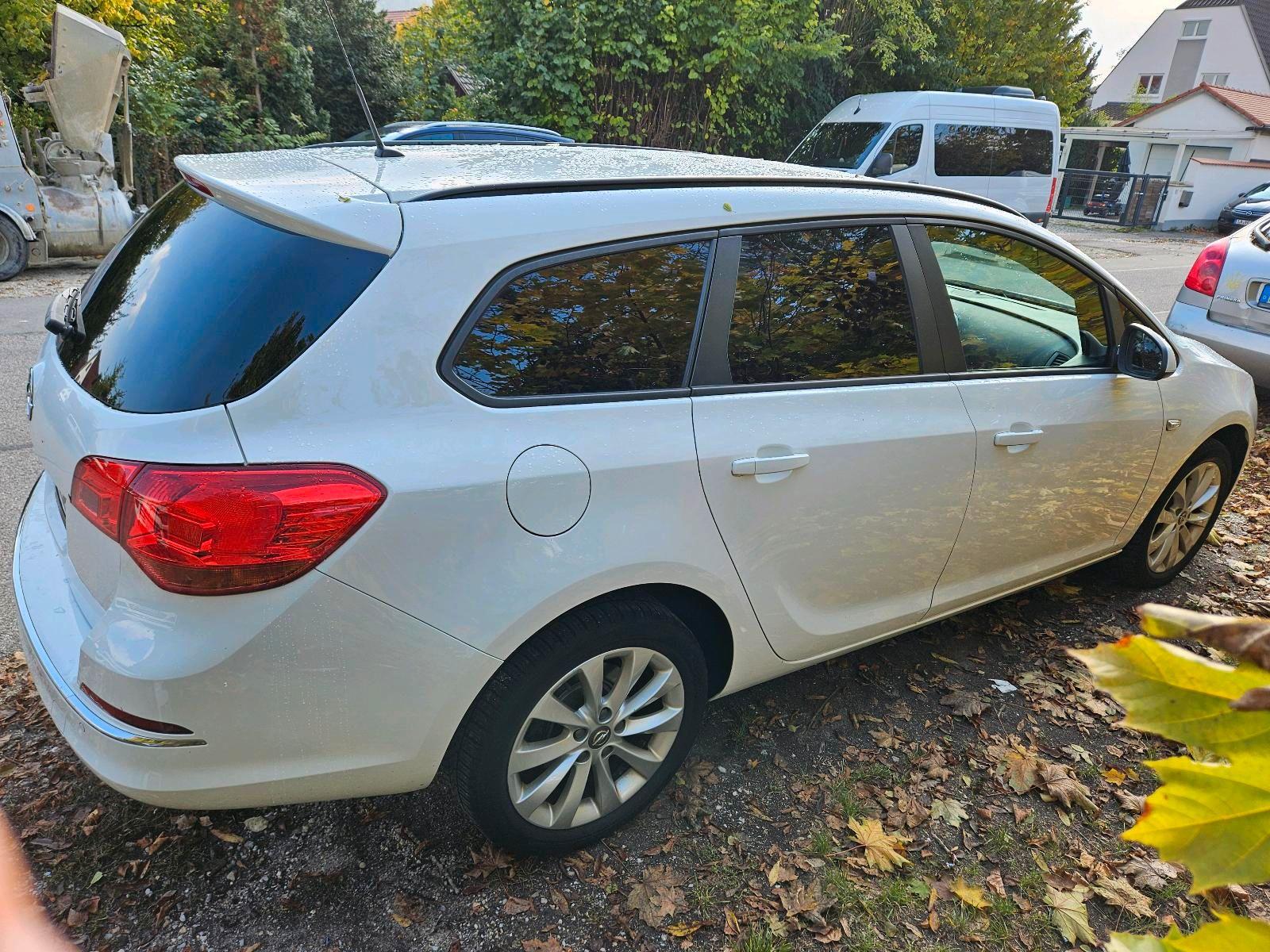Opel Astra 2013 — photo 6