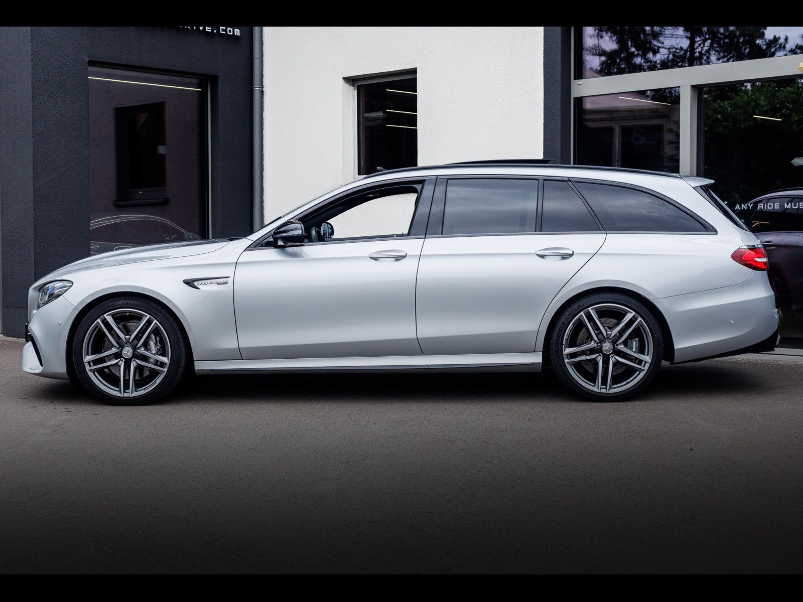 Mercedes-Benz E 63 AMG T-MODELL 4M+°NIGHT°360°PANO°BURM°AHK imagem 2