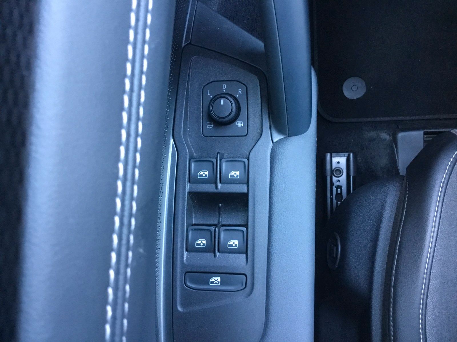 Fahrzeugabbildung Volkswagen Tiguan 1.5 eTSI DSG Life+AHK+LED+17"+Navi+Kamera