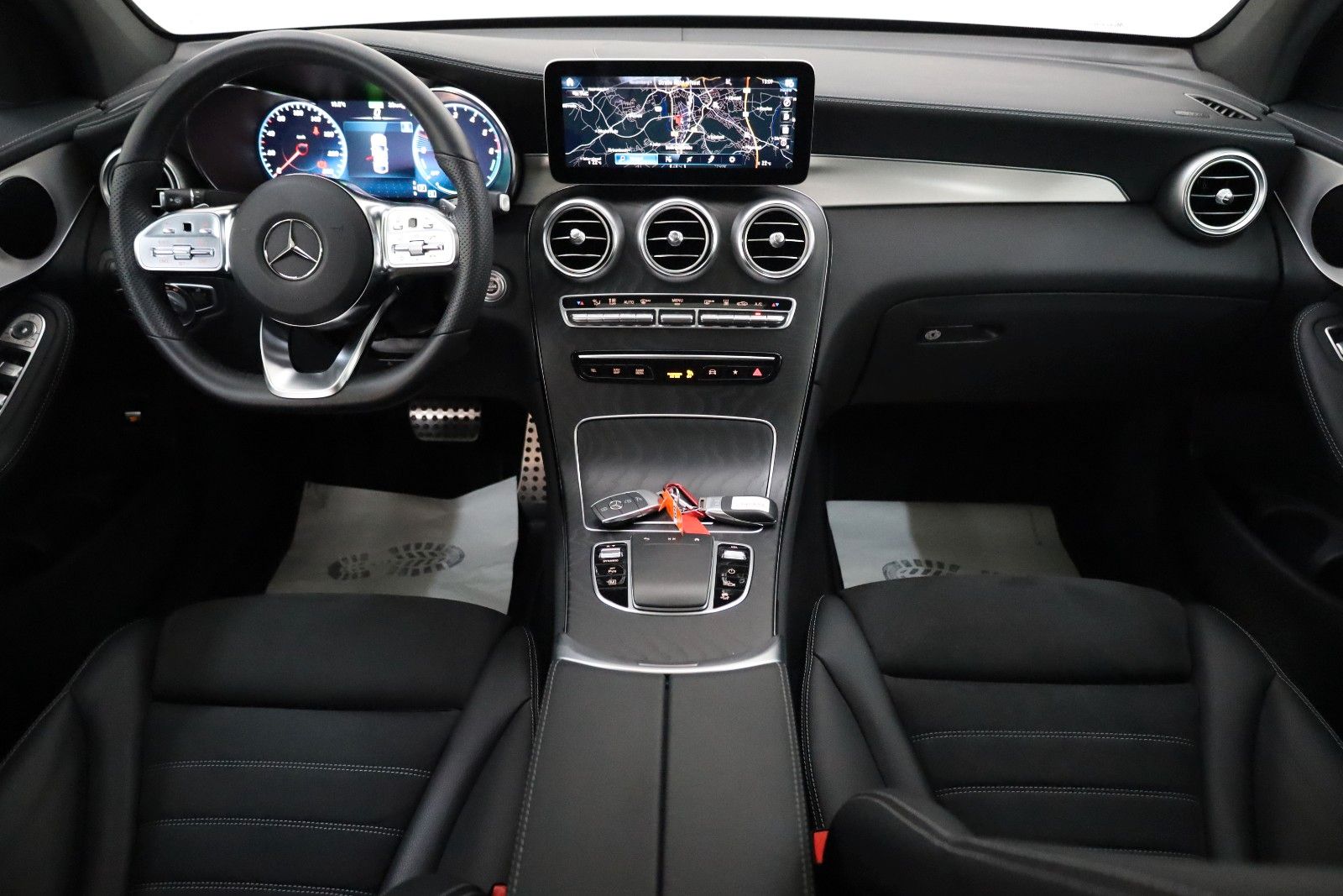 Fahrzeugabbildung Mercedes-Benz GLC 300 de 4M Coupe,AMG line,SH,Kamera,Panorama