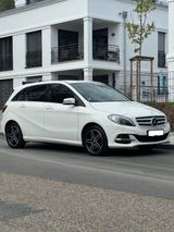 Mercedes-Benz Mercedes B200 Benzin/CNG 2 Hand Servicehef... - Mercedes-Benz B 200 mit CNG-Antrieb