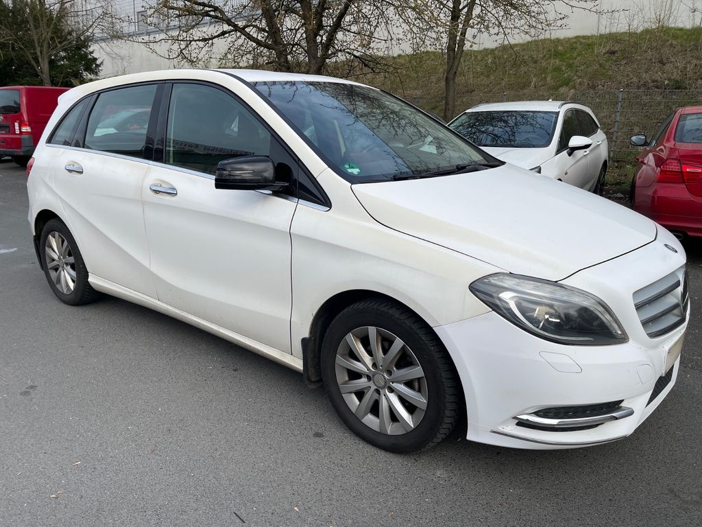 Mercedes-Benz B 180