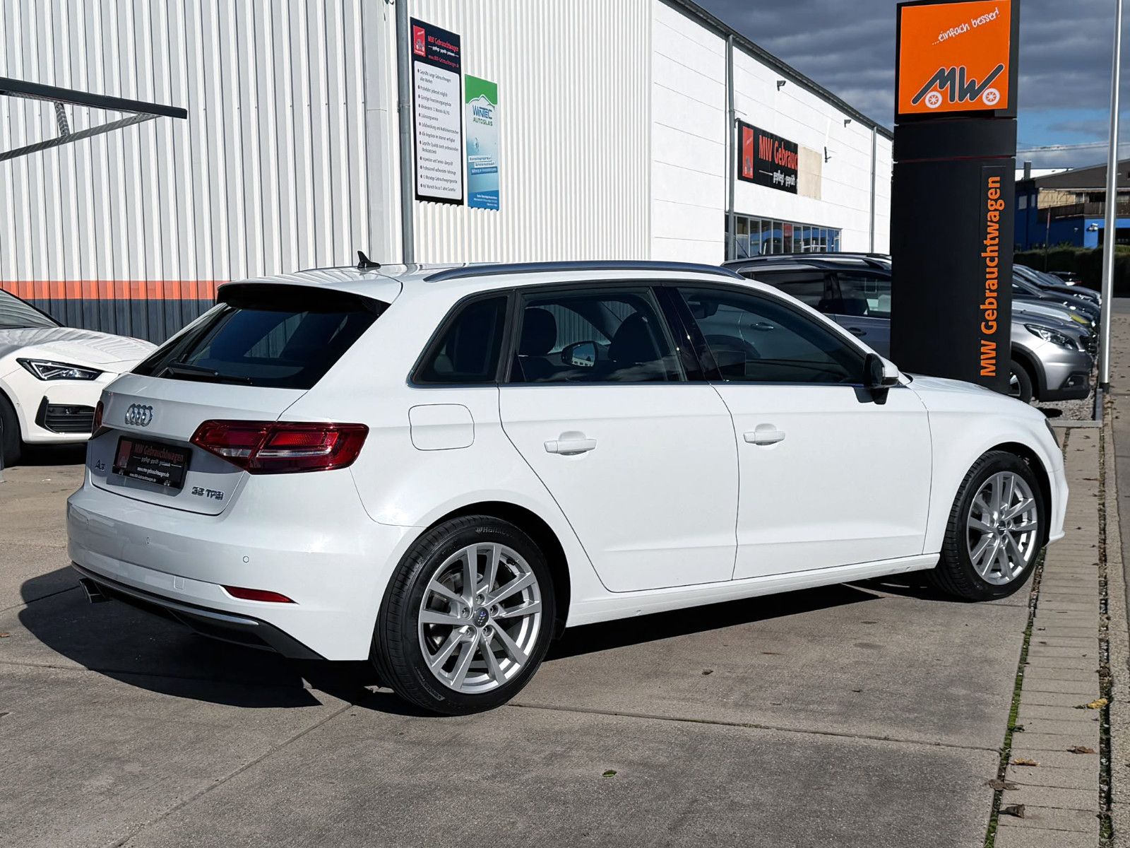 Fahrzeugabbildung Audi A3 Sportback 35TFSI S-Tronic NAV PDC TEMP SHZ