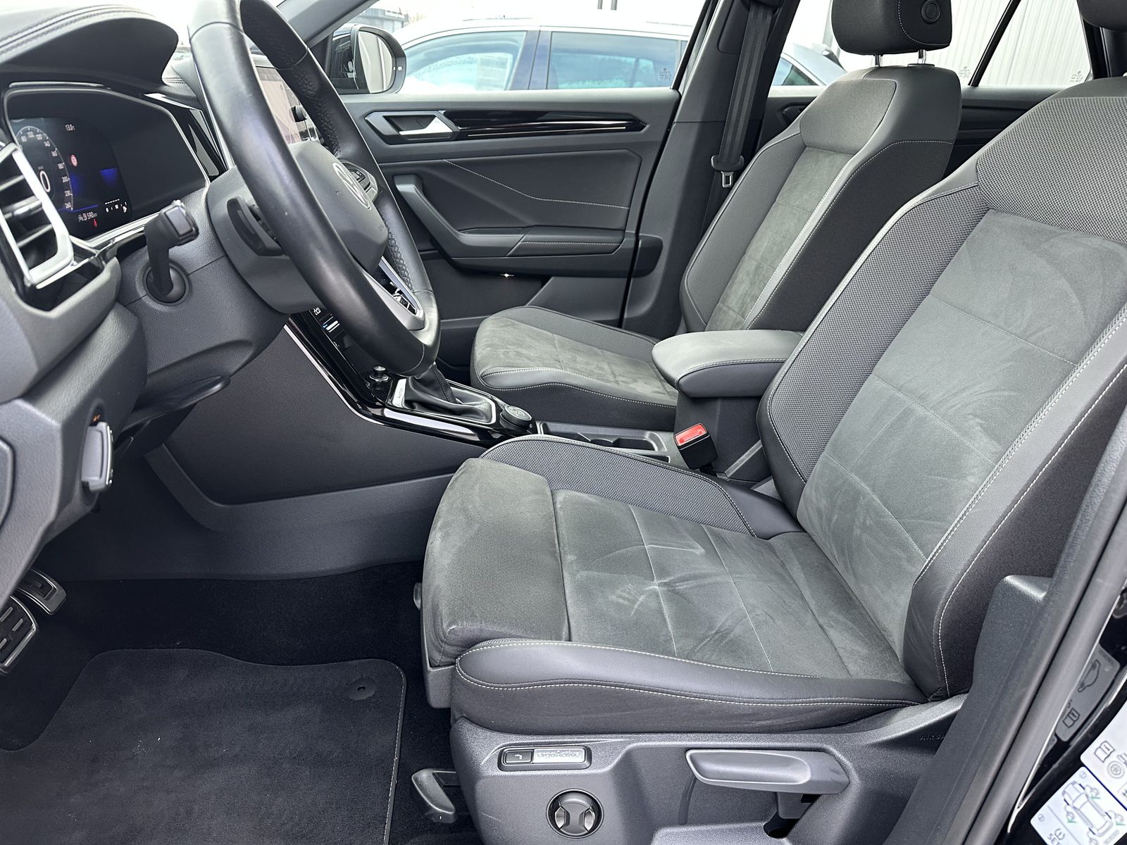 Fahrzeugabbildung Volkswagen T-Roc R-Line 4Motion NAV+IQ-LIGHT+AHK+PANO+KAM