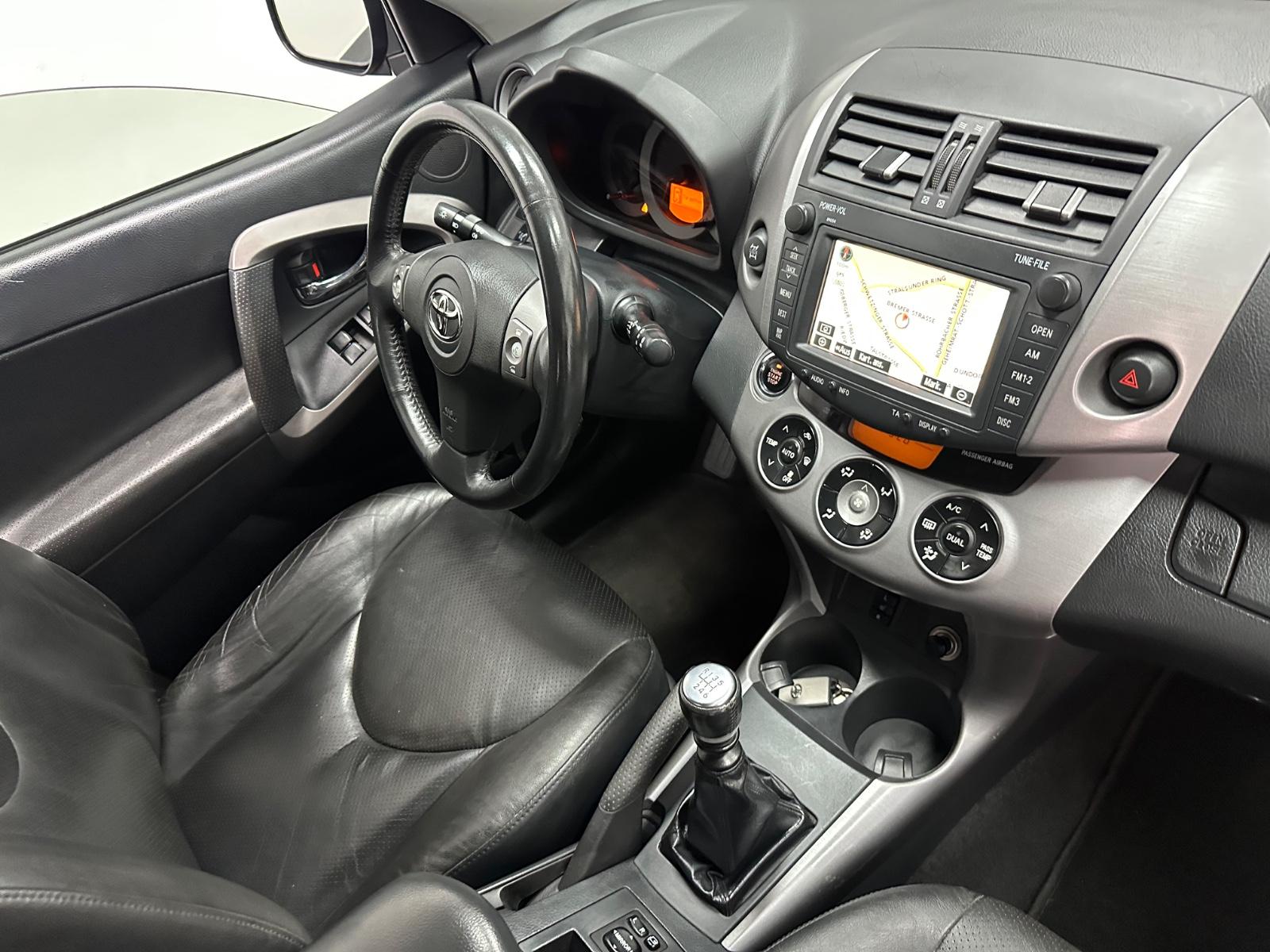 Toyota RAV4 Executive 2.2 D-CAT 177 ch 4x4 • Cuir • GPS • Caméra • Attelage