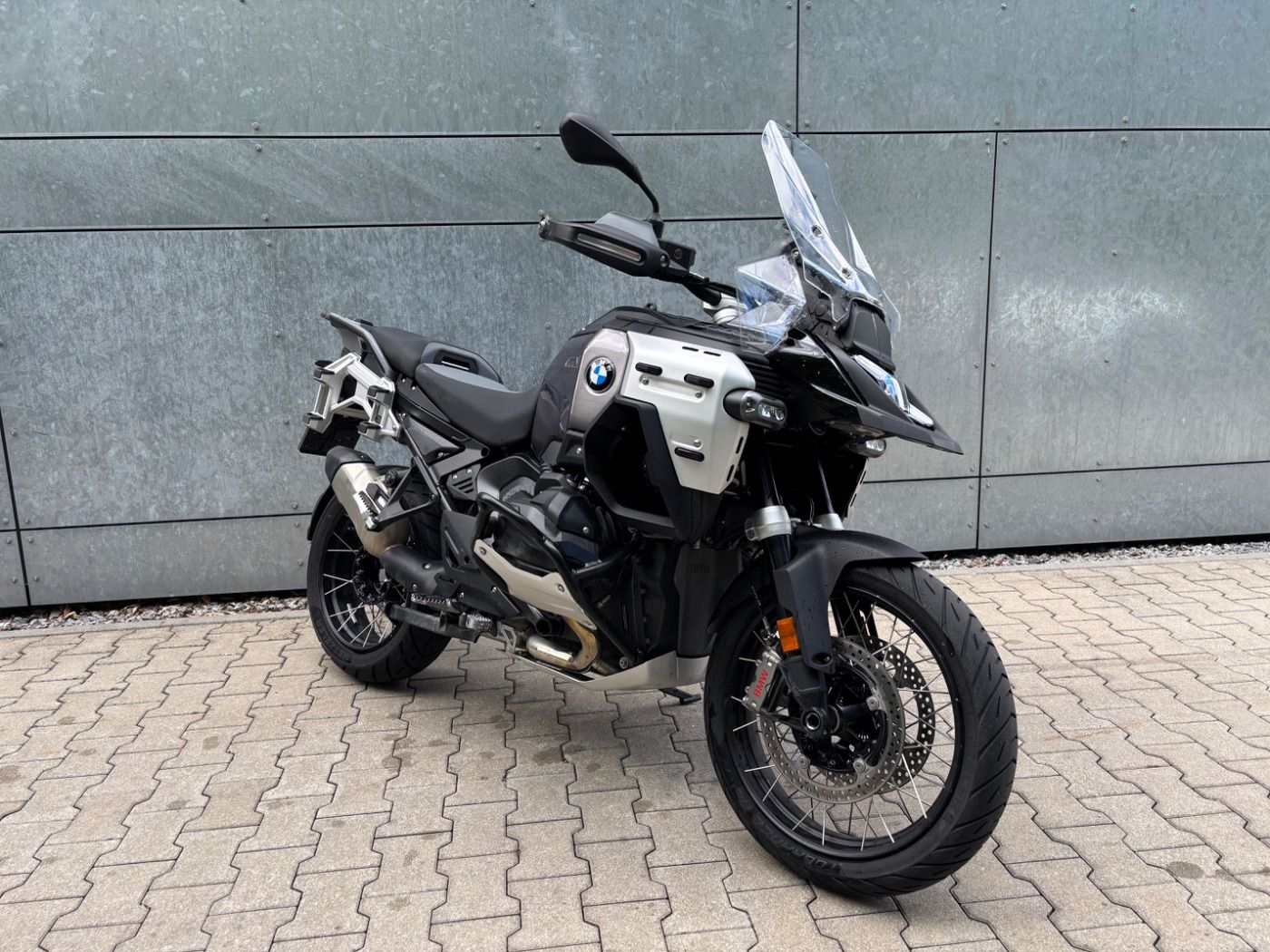 Fahrzeugabbildung BMW R 1300 GS Adventure Triple Black ASA 3 Pakete