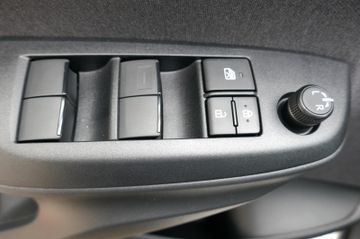 Bild 14 Toyota Yaris Hybrid Style EU