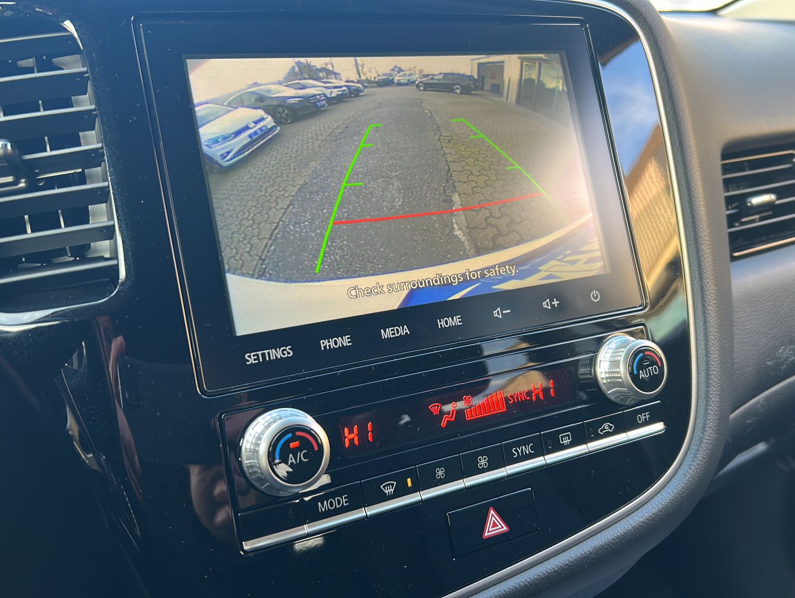 Fahrzeugabbildung Mitsubishi Outlander 2.4 Plug-In Hybrid