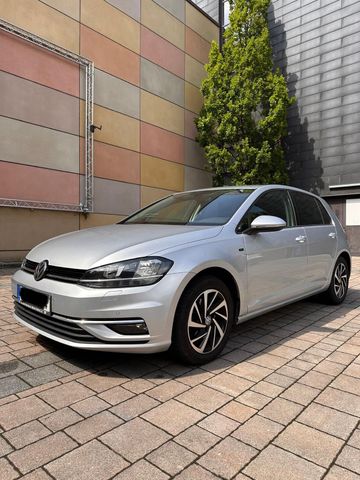 Volkswagen VW Golf 1.5 TSI mit DSG Getriebe