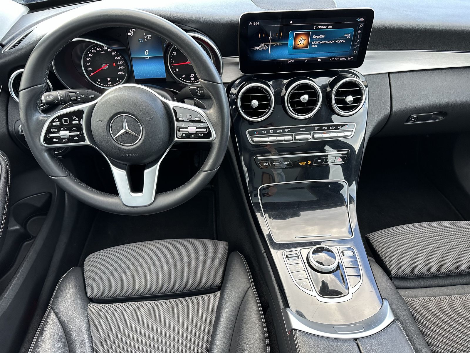 Fahrzeugabbildung Mercedes-Benz C 300 T Avantgarde NAV+LED+PANORAMA+18ZO+KAMERA
