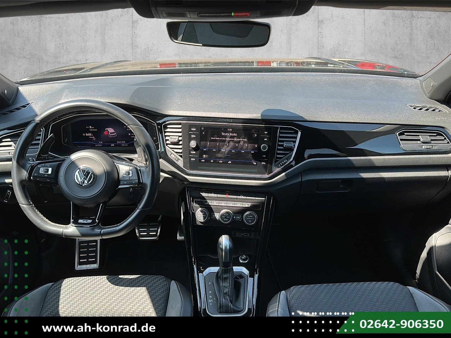 Fahrzeugabbildung Volkswagen T-Roc R 4Motion 2.0 TSI*AKRAPOVIC*PANO*KAMER
