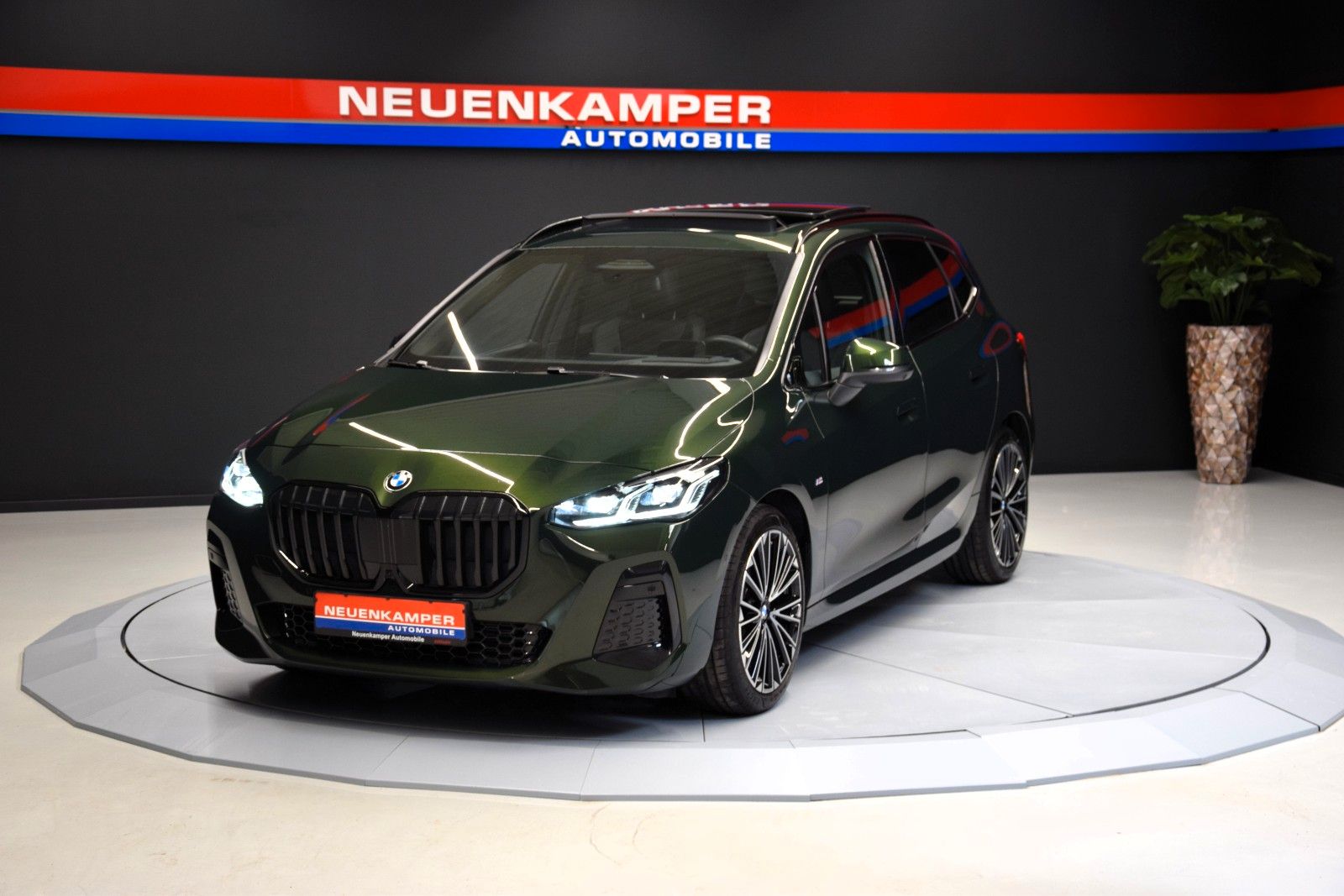 Fahrzeugabbildung BMW 218 i Active Tourer M Sport HuD Leder Pano AHK