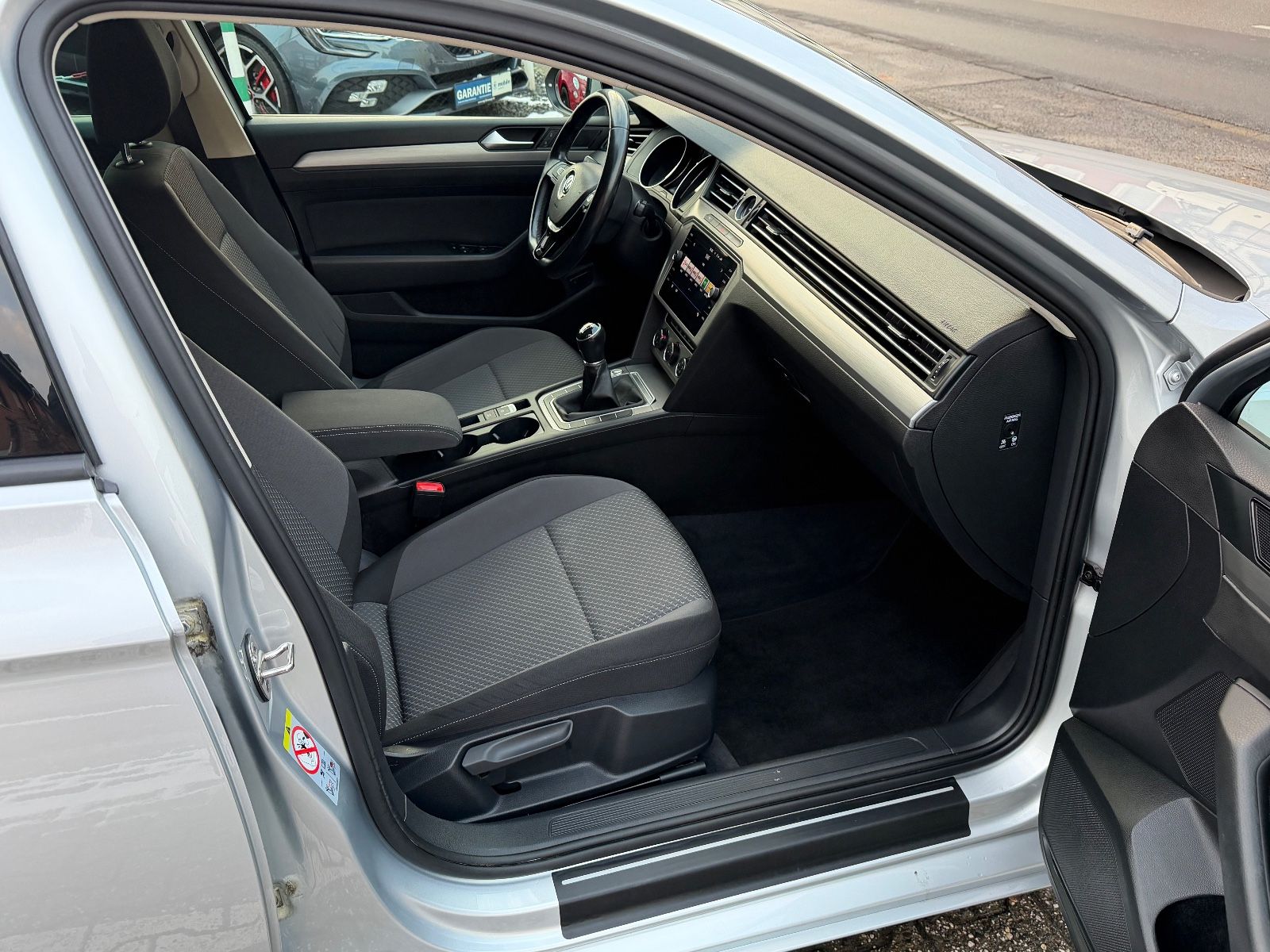 Fahrzeugabbildung Volkswagen Passat Variant 2.0 TDI 1-HAND AHK 6-GANG PDC