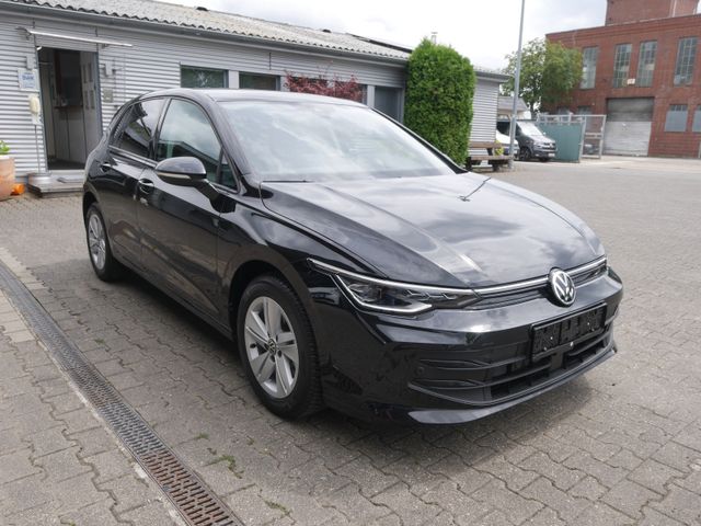 Volkswagen Golf VIII Lim. 1.5 eTSI 85 kW Life Navi Pano ACC