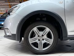 DACIA Sandero II Stepway Prestige|Automatik|Navi|17tkm DACIA Sandero II Stepway Prestige|Automatik|Navi|17tkm