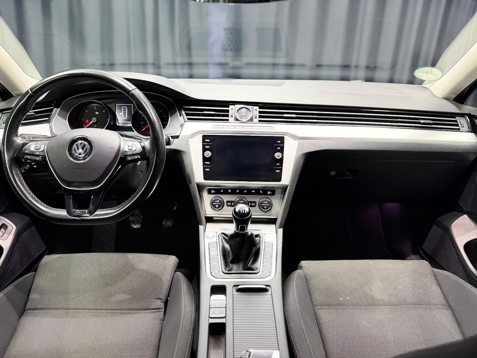 Fahrzeugabbildung Volkswagen Passat Variant Comfortline|NAVI|PDC|2-HD