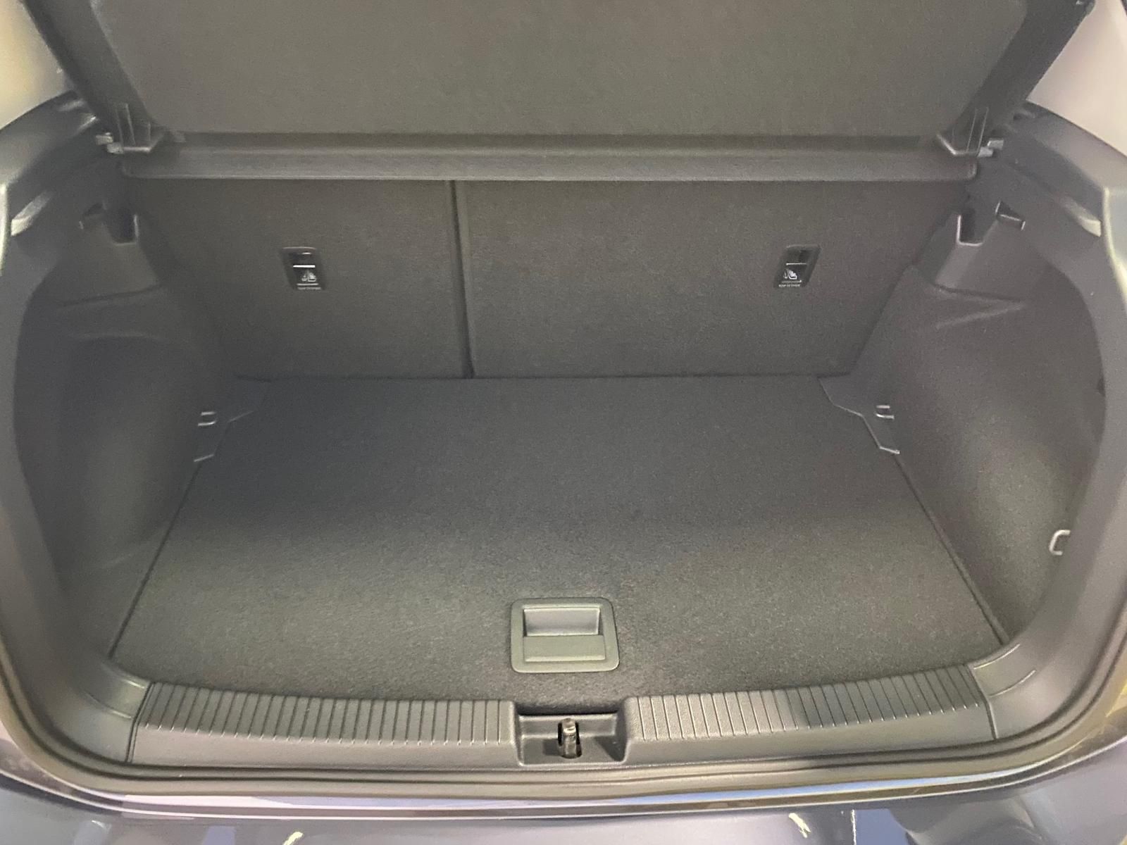 Fahrzeugabbildung Volkswagen T-Cross 1.0 TSI Life+APP+ACC+TOTWINKEL+KAMERA+++