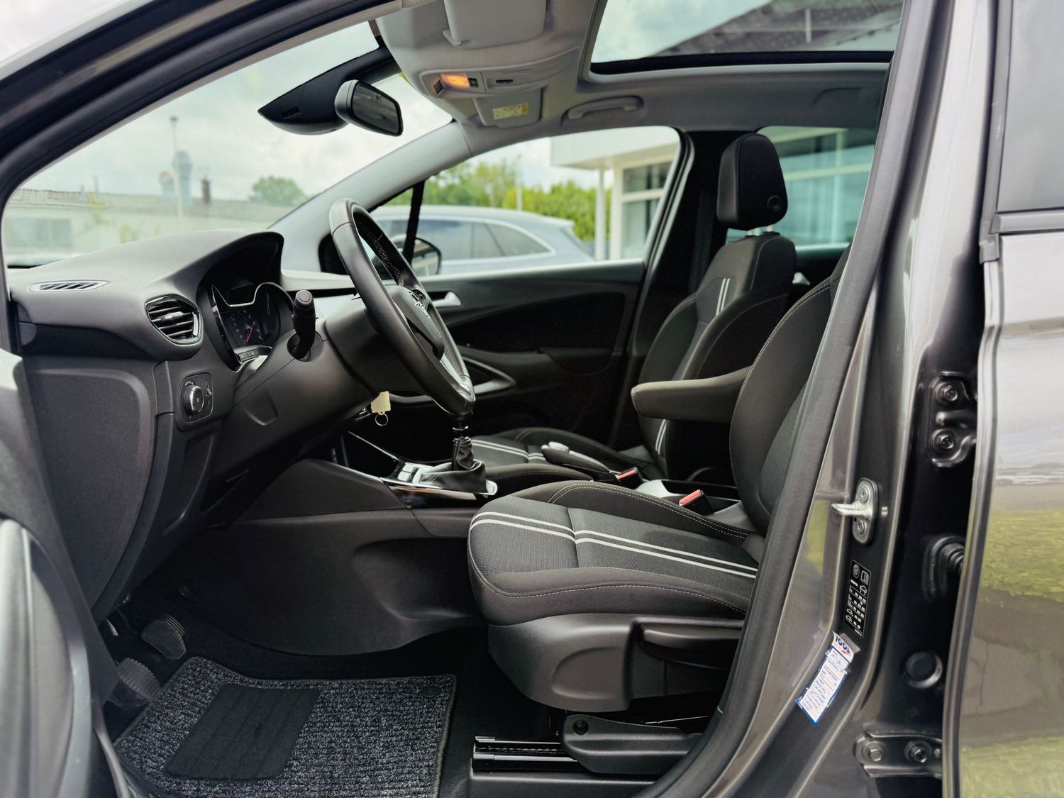 Fahrzeugabbildung Opel Crossland X 1,2 T ELEG., Navi, Panod, LED, RFK,