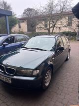 BMW 318i touring - - BMW 318: Grün
