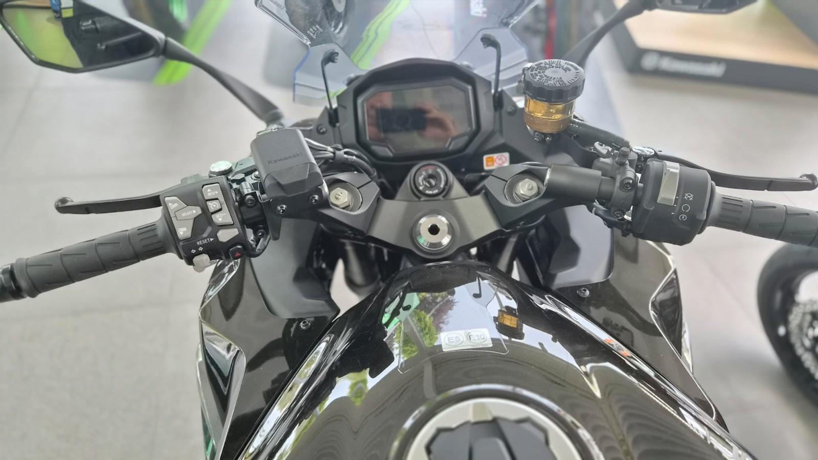 Kawasaki Ninja 1100 SX