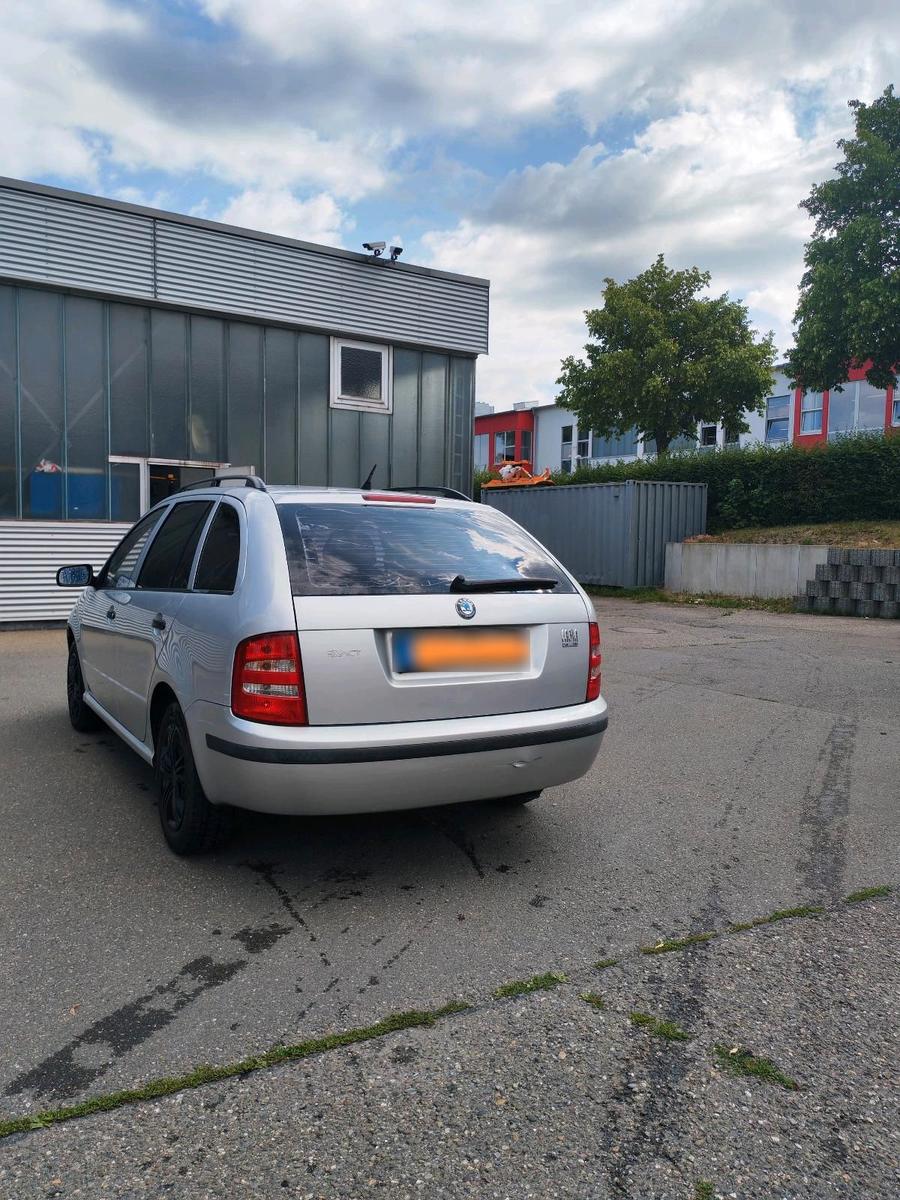 Skoda Fabia 2006 — rear view