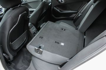 Fahrzeugabbildung BMW 118i Aut. Advantage LED LIFE-COCKPIT NAVIGATION