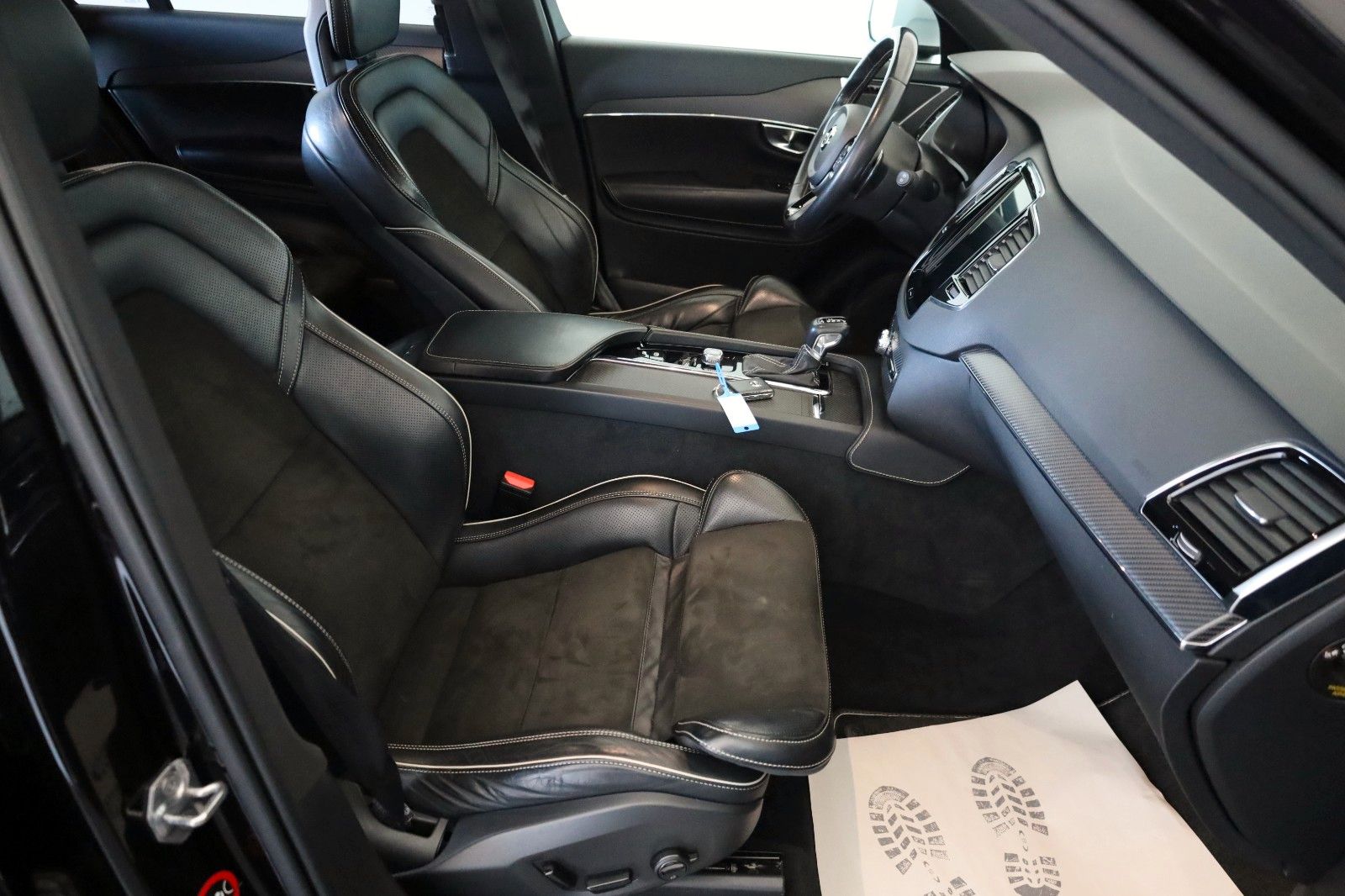 Fahrzeugabbildung Volvo XC90 R Design AWD 7 Sitzer,Leder,Navi,360°,AHK